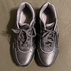 Vionic zen size 8.5 Sneakers 💕💕
